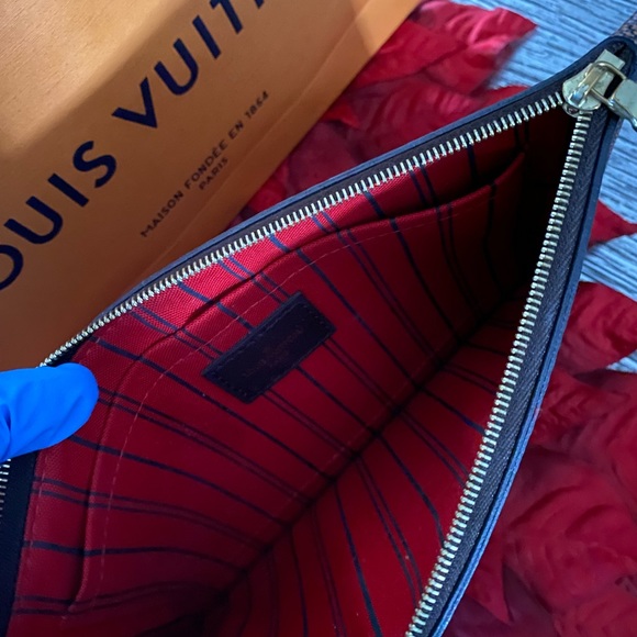 * Authentic * Louis Vuitton Clutch - Picture 4 of 7